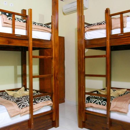 Medal Jaya Hostel & Room นูซาเลมโบงัน ภายนอก รูปภาพ